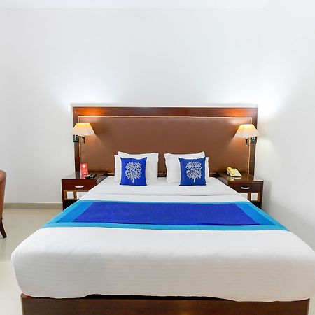 Oyo 7188 Ajantha Regency Hotel Kochi Exterior photo