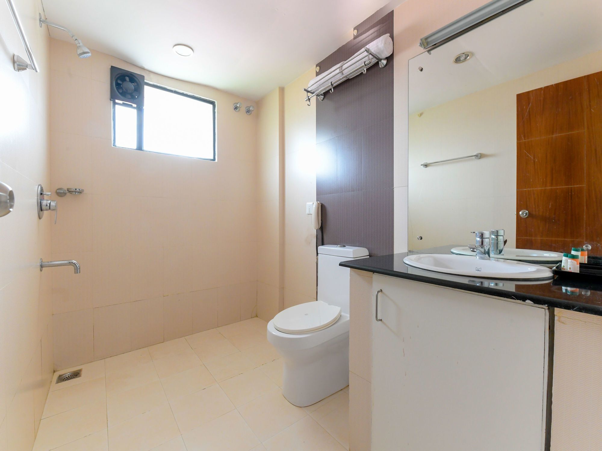 Oyo 7188 Ajantha Regency Hotel Kochi Exterior photo