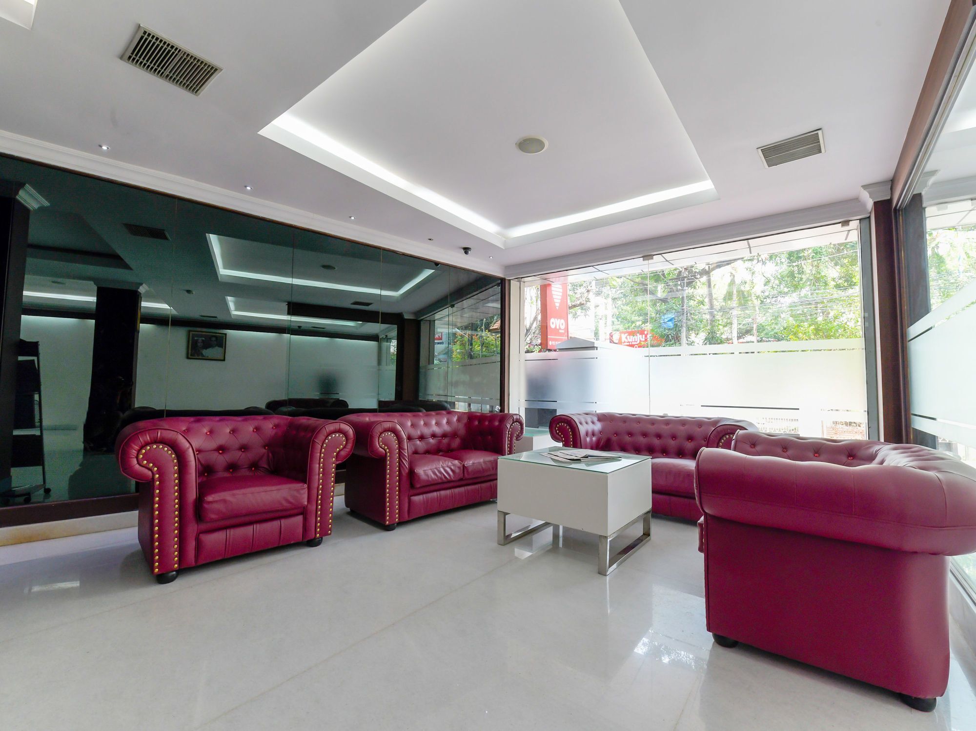 Oyo 7188 Ajantha Regency Hotel Kochi Exterior photo