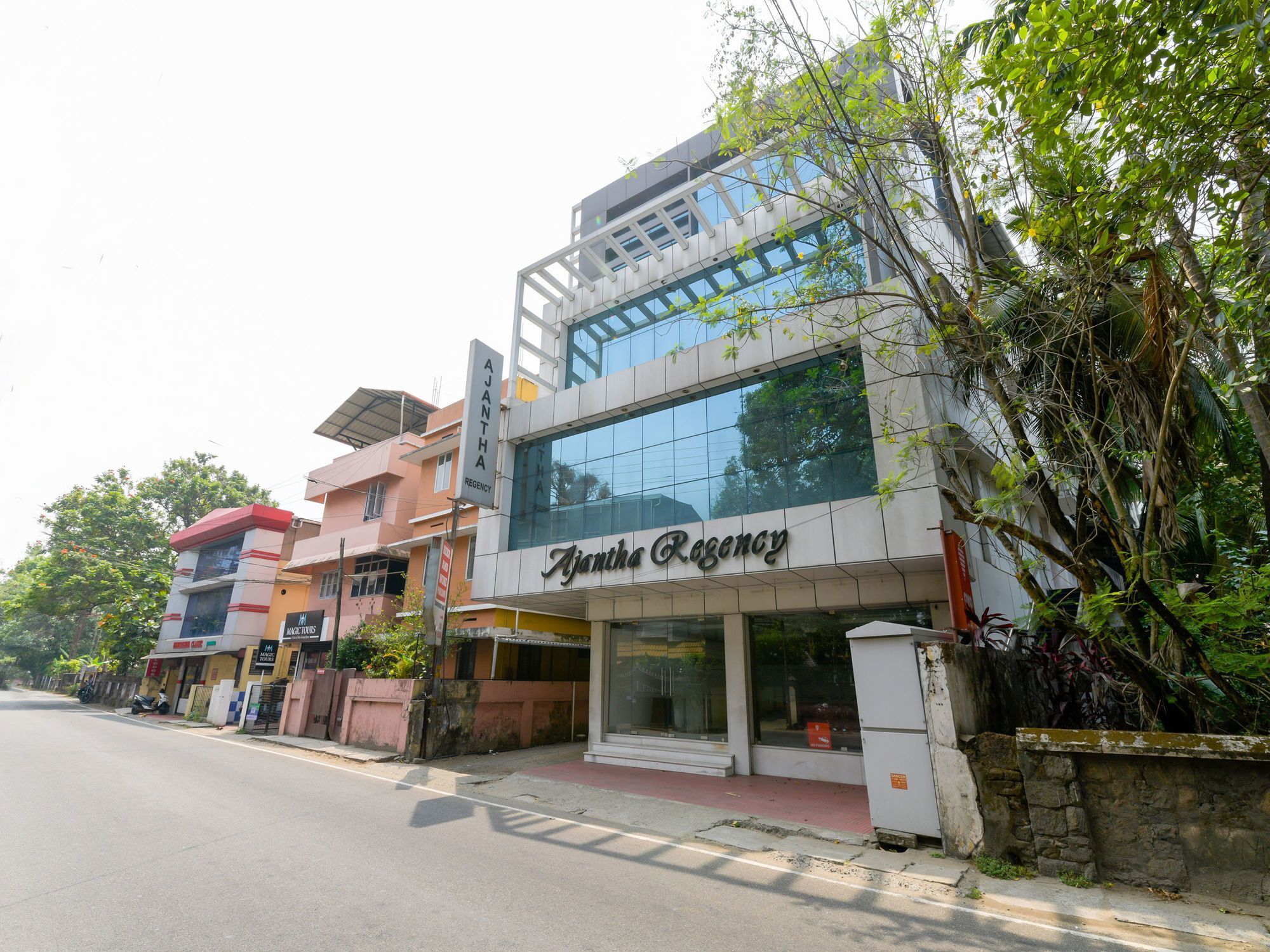 Oyo 7188 Ajantha Regency Hotel Kochi Exterior photo